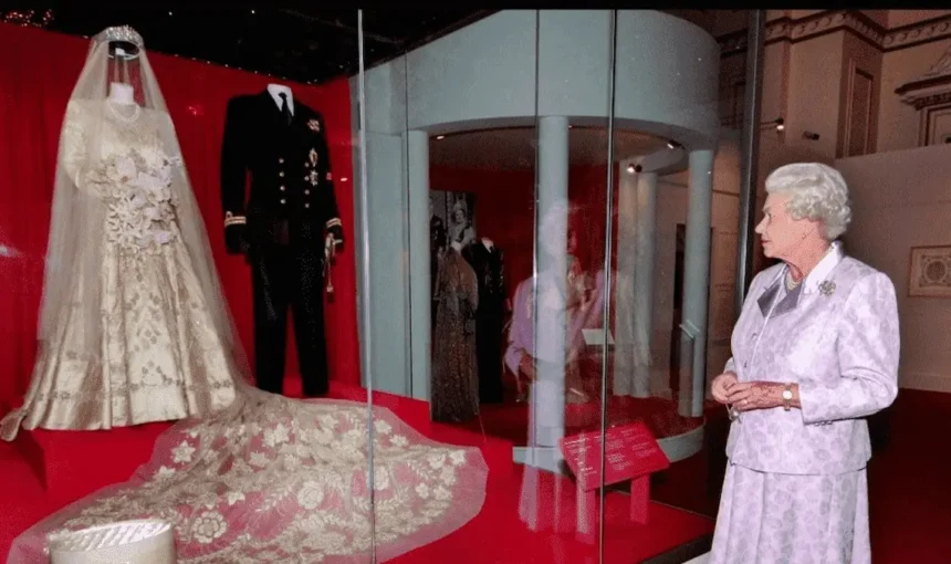 The Gold and Silk of Damascus: The Story of Brocade